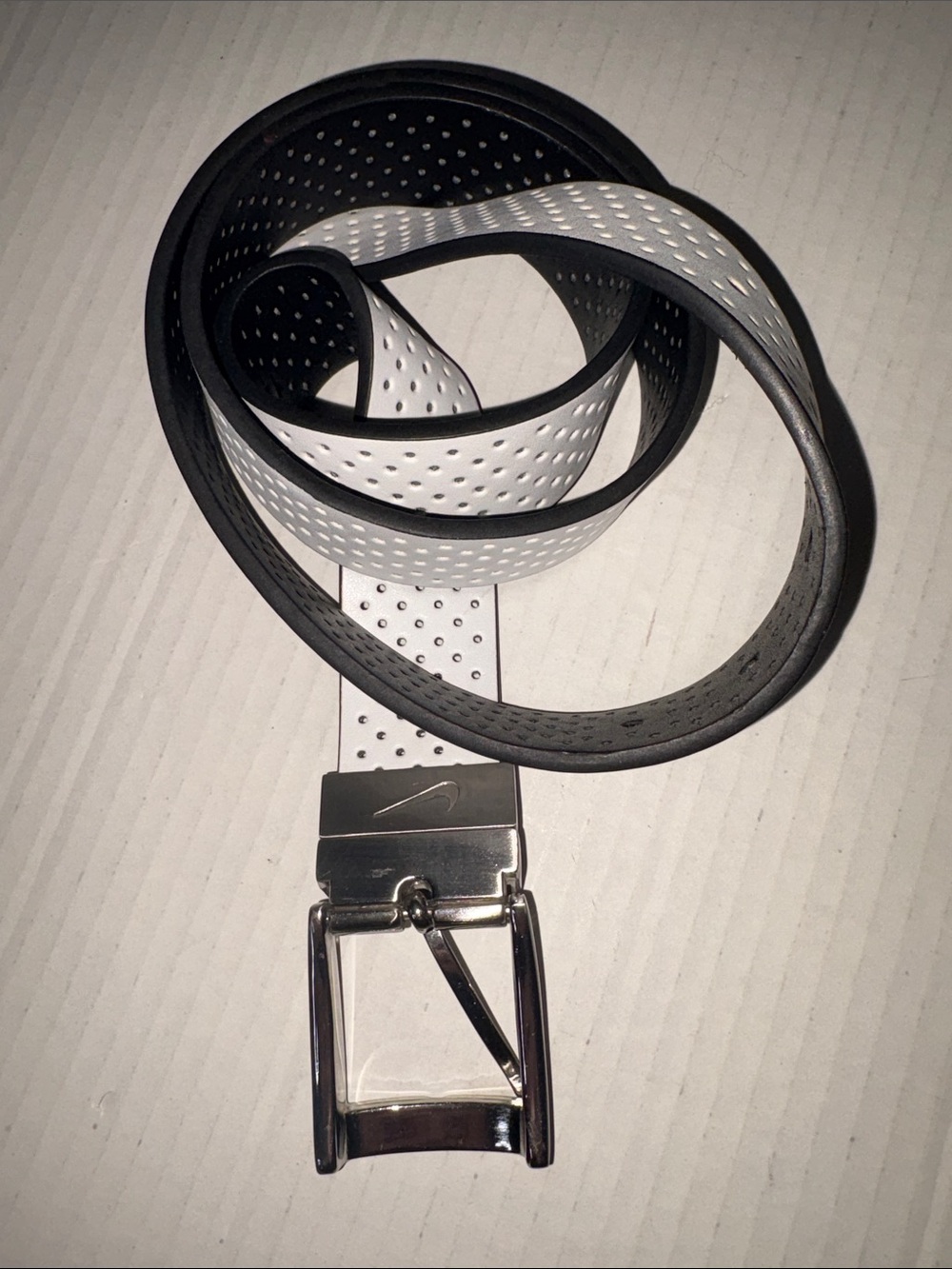 Nike men’s golf perforated reversible belt 34-38 waist